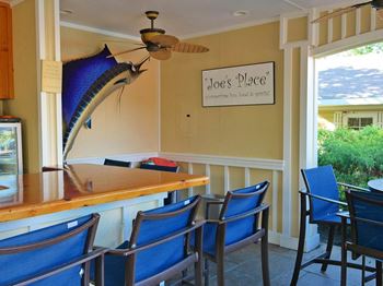 Joes Place Inside at Indian Creek Apartments, Cincinnati, OH